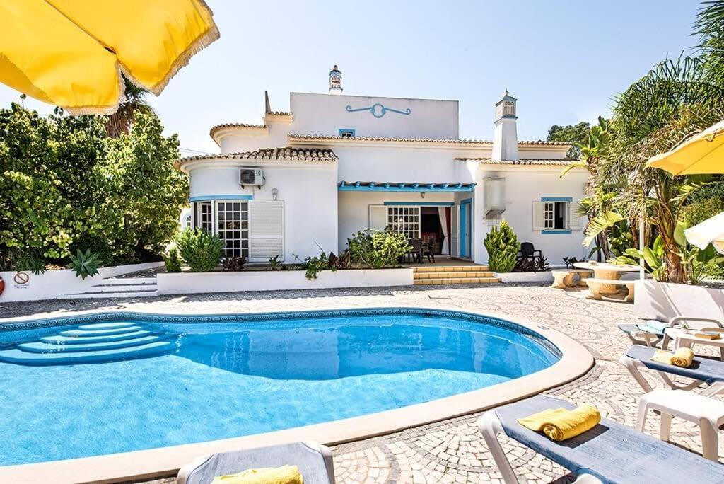 Villa Cabrita, Superb Location, Large Villa, Walk To Restaurants, Supermarkets Beach Guia  Exterior photo