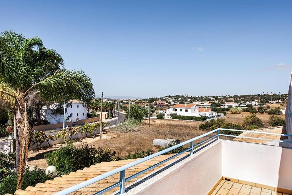 Villa Cabrita, Superb Location, Large Villa, Walk To Restaurants, Supermarkets Beach Guia  Exterior photo